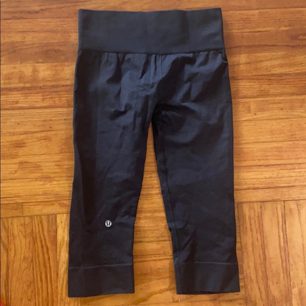 Lululemon capris size 6